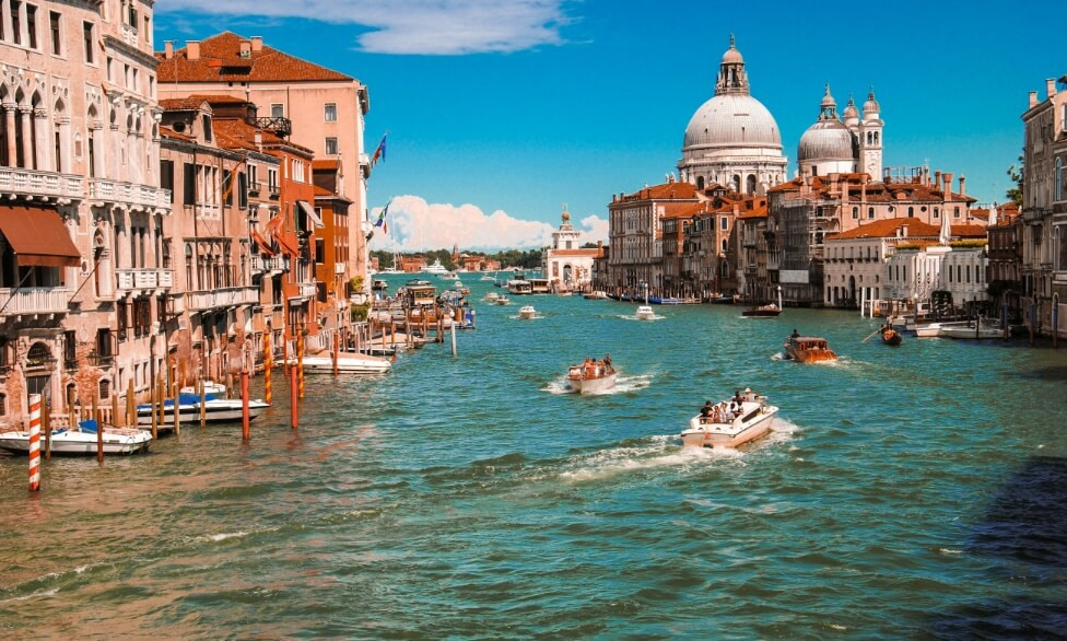 Southern Italy and Work: The New Architecture of Reliefs in 2026